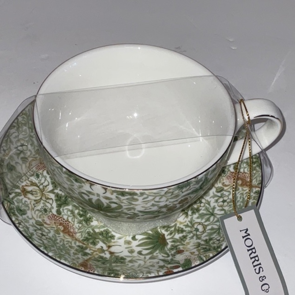 MORRIS & Co. PREMIUM PORCELAIN STRAWBERRY THIEF 2 TEACUP 4” & SAUCER 6” SETS NWT - Picture 5 of 7